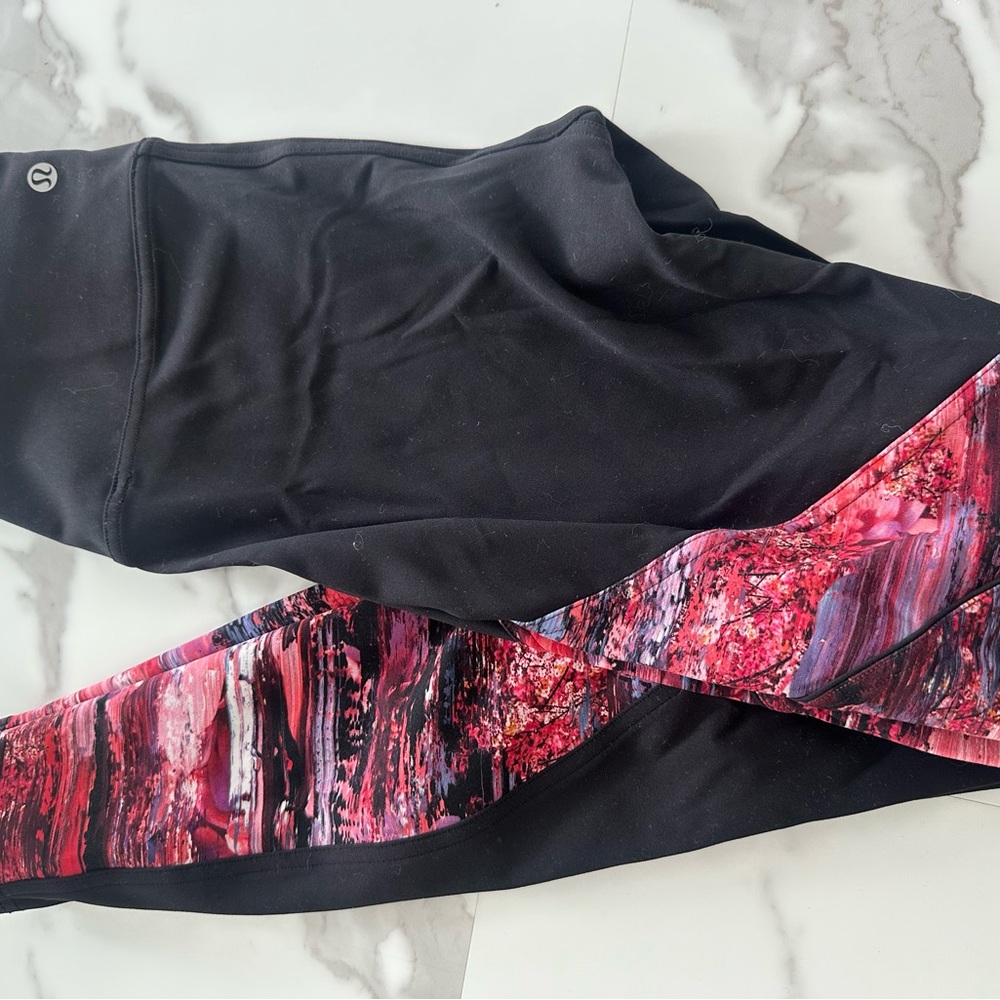 Lululemon athletica 4 Black and Pink Patterned Leggings